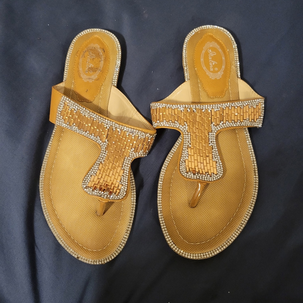 Italina Thong Sandals Womens Brown Rhinestone Slip On Cushioned Size 8